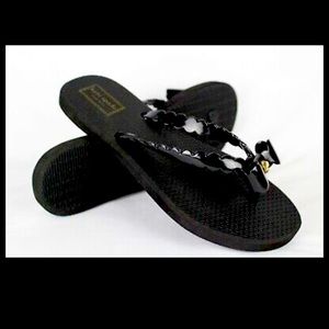 Darling Kate Spade Denise Flip Flops Size 9/10 NWOT black with gold logo